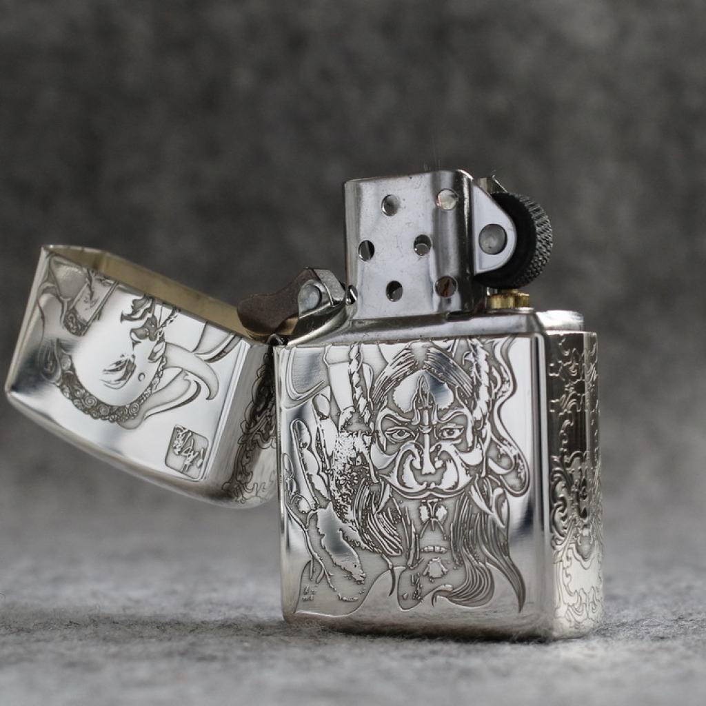 Bật Lửa Zippo Bạc Khối Cao Cấp Khắc Hình Đức Phật Và Ác Quỷ Bản Vỏ Mỏng