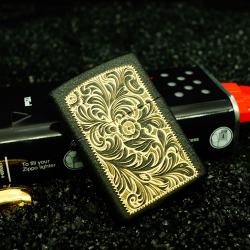 Bật Lửa Zippo Phiên Bản Màu Đen Nứt Khăc Hoa Văn - Mã SP: ZPC2515