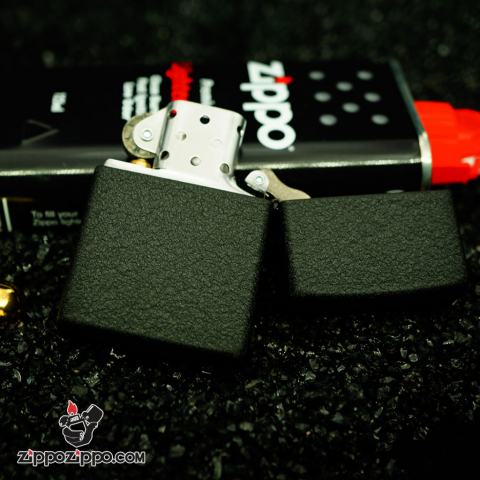 Bật Lửa Zippo Phiên Bản Màu Đen Nứt Khăc Mã Phi